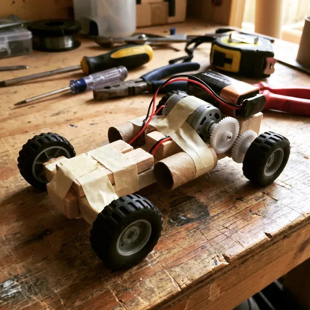 Gemotoriseerde houten buggy